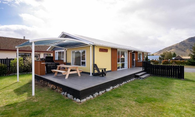 Omarama House | Pops Place - Omarama Holiday Home
