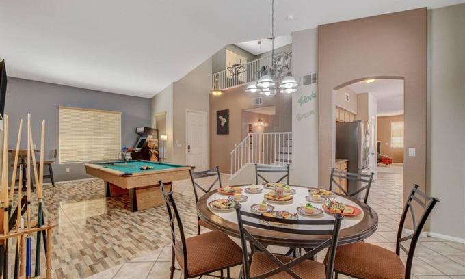 North Las Vegas House | Popular Pool Table-Pinball-BarBQ-6 beds,1 bed 1 bath down