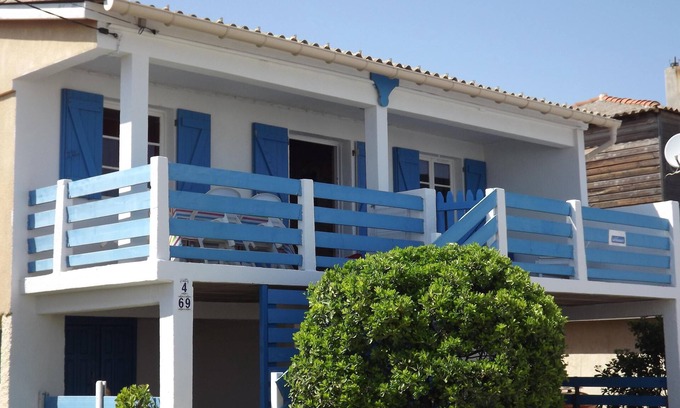 Gruissan Plage Ski Chalet | popular ! Typical comfortable chalet, beach 150m away, WIFI, garage and parking