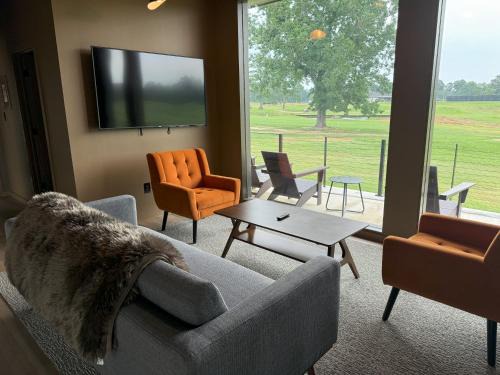 Brookhaven Hotel | Porches at Ole Brook