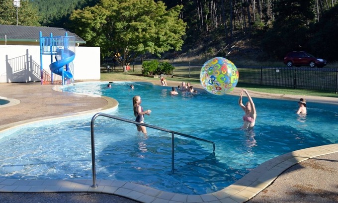 Porepunkah RV Rental | Porepunkah Pines Holiday Park