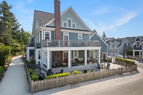 Seabrook House | Porpoise of Life by Seabrook Hospitality