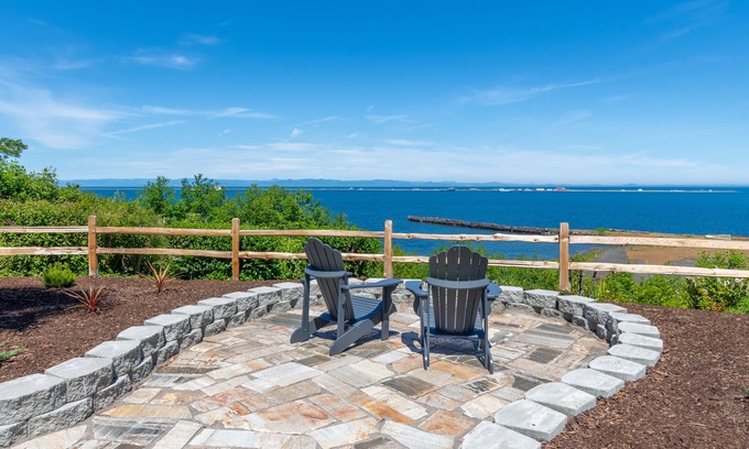 Port Angeles House | Port Angeles Mid Century Ocean lookout