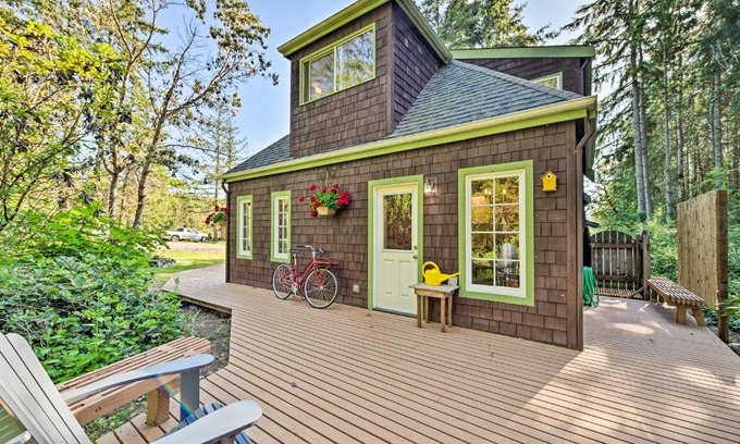 Adelma Beach House | Port Townsend Cottage Near Wineries and Golf