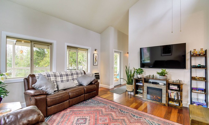 Adelma Beach House | Port Townsend Home: Spacious Yard & Mountain Views