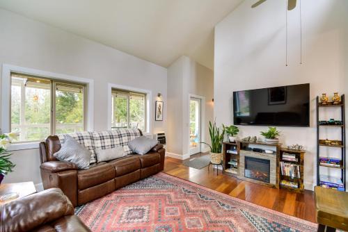 Adelma Beach House | Port Townsend Home Spacious Yard and Mountain Views