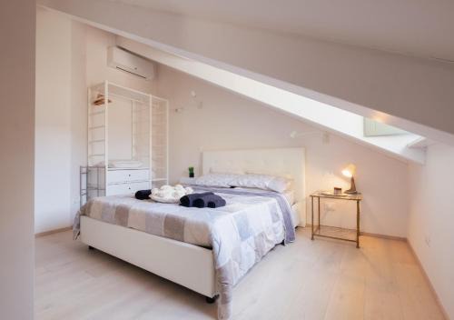 Historic Centre Apartment | Porta Nuova Minimal Suite