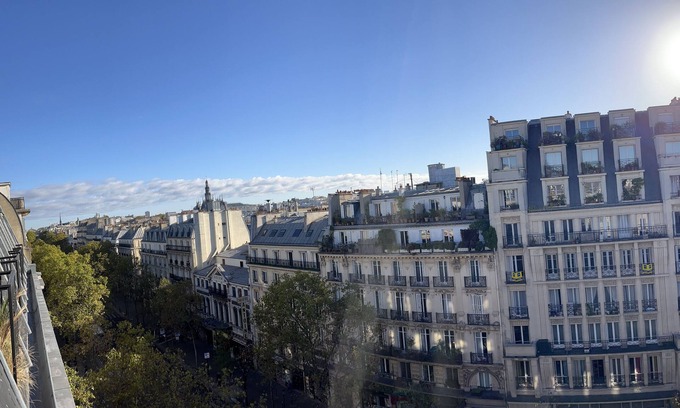 Porte-Saint-Martin Apartment | Porte St-Martin Grand Boulevard