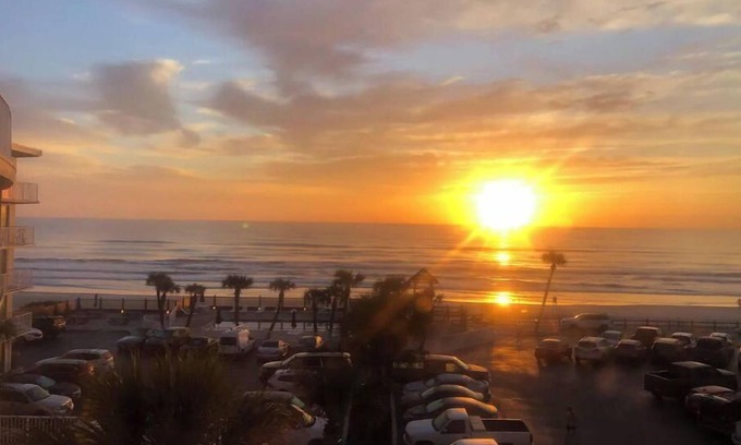 Bostwick Park Condo | Porter's beach hideaway