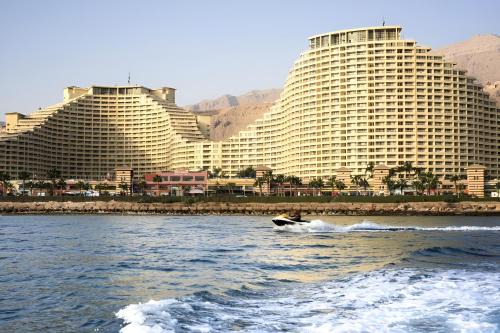 Ras Sudar Ski Chalet | Porto Sokhna Beach Resort - Hawiin