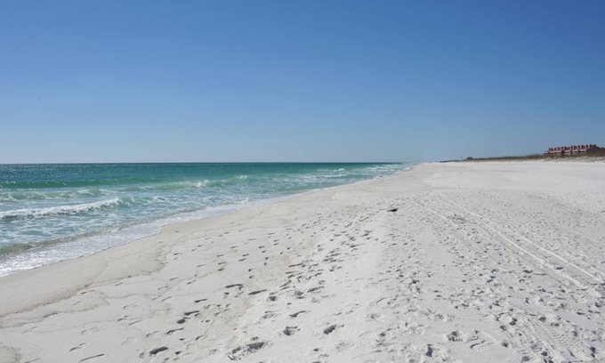 Deluna Point House | Portside S "beauty And The Beach" 3 Bedroom Townhouse by RedAwning