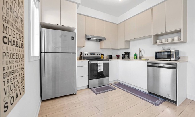 Burlington House | Posh 4 Bed Home with Backyard in Great Location