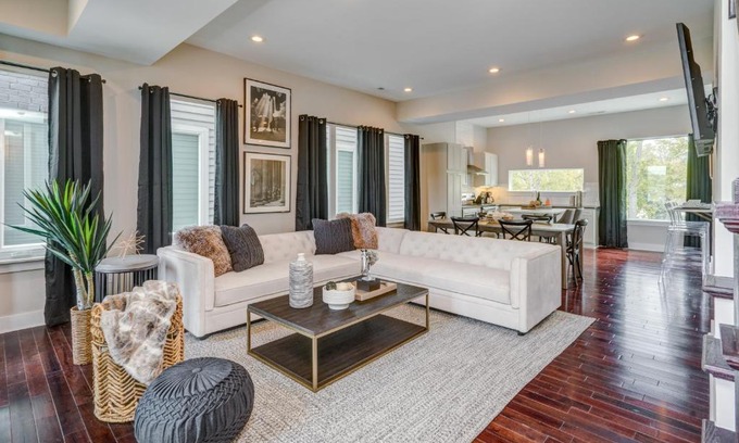 Chestnut Hill House | Posh Pad C10