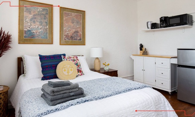 Westlake Apartment | Posh Studio for 2! Near DTLA!