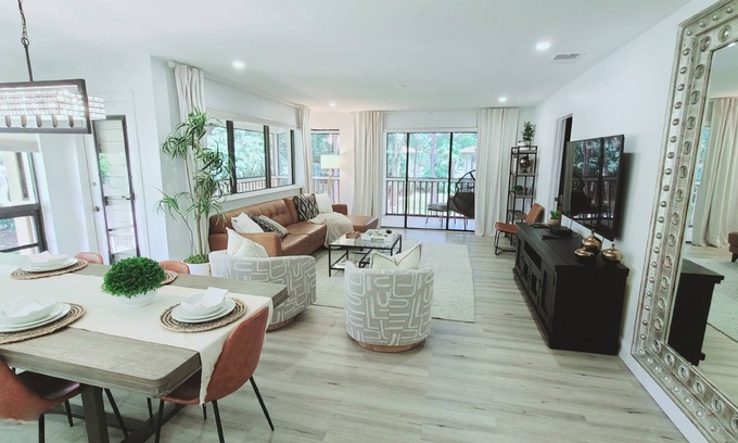 Hunt Club Condo | POSHPADZ Presents Treetop Villa Sleeps 5 Beach PGA Golf Resort