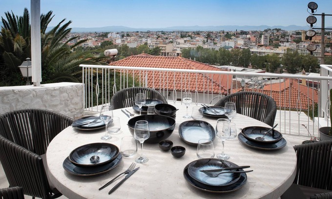Kalamata Villa | Positivespace Kalamata Heights - Luxus und Historischer Charm mit Ausblick