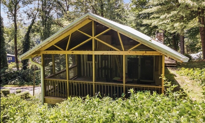 Chimney Rock Cabin | POWER AND WATER AVAILABLE