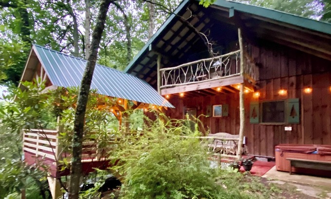 Spruce Pine Cabin | Power & Water! WiFi Soon! Hot Tub + Fireplace, Peaceful & 5 mins to the BRP!