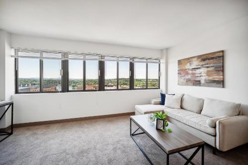 Downtown Harrisburg Apartment | Pp 1802 Modern Corporate 2br, Pool, Gym