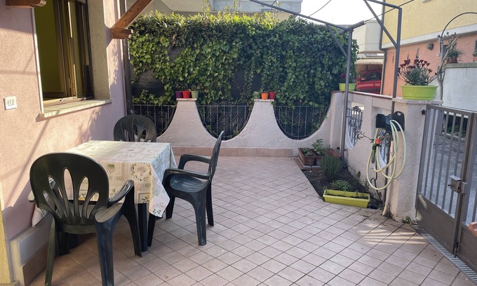 Torre del Lago Puccini House | -practical and friendly for families and friends SUN AND SUMMER WARMTH Throughout APRIL!