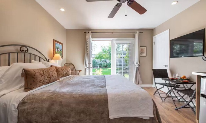 North Mountain Apartment | Practice Tiny House Living, with large gardens!