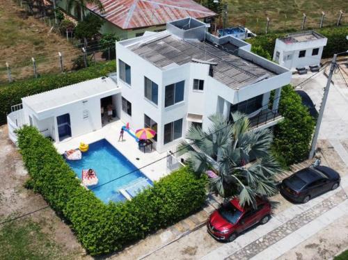 Girardot House | PRECIOSA CASA con Piscina, Jacuzzi y BBQ en Girardot