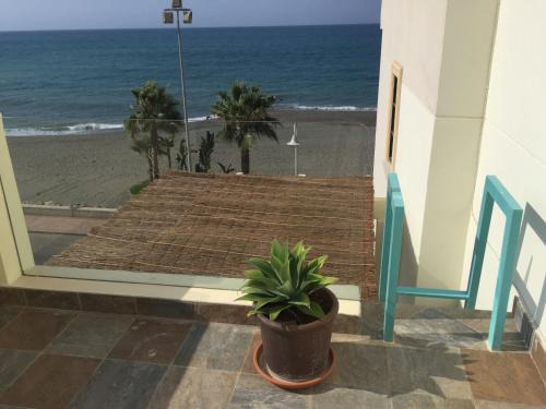 Rio Velez Apartment | Precioso alojamiento en primera línea de playa