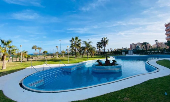 Roquetas de Mar Apartment | Precioso apartamento 1ª línea de playa con piscina
