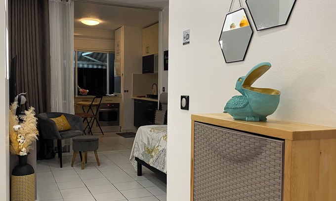 Malendure Apartment | PreciousHome : Modern, well-equipped, comfortable with breathtaking sea views.