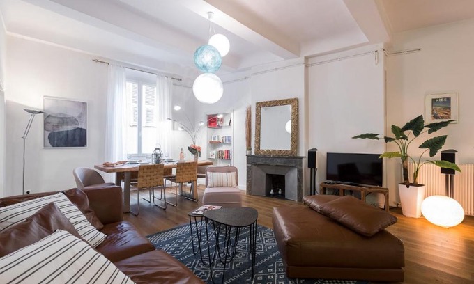 Old Town Apartment | PREF 2 · F4 - VASTE ET BOURGEOIS ,3 CHAMBRES, ASCENSEUR, VX-NICE