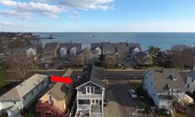 Milford House | PREMIER BEACH HOUSE ~ Steps From The Beach And Restaurants