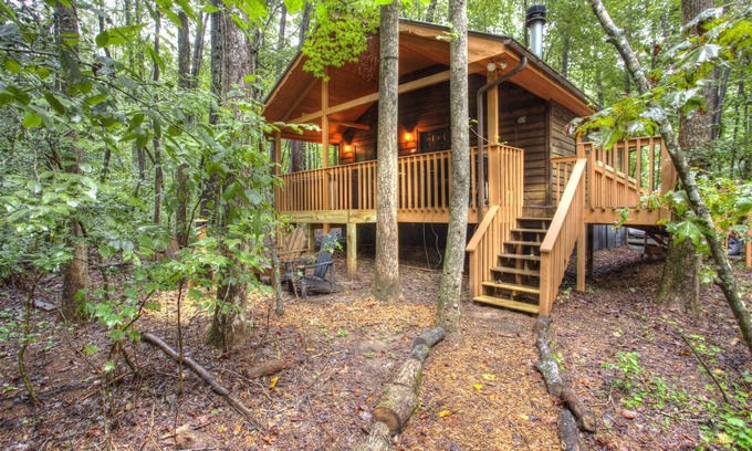 Sautee Nacoochee Cabin | PREMIER CABIN! Serenity A one level getaway with everything you need on a small creek.