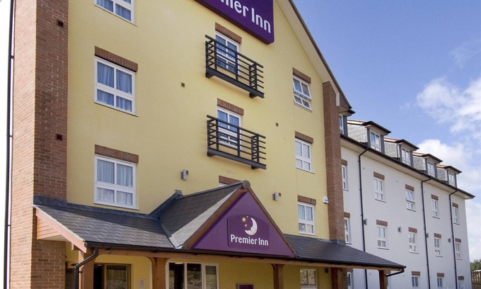 Llanelli Hotel | Premier Inn Llanelli Central East