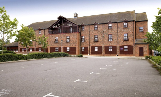Knowle Sands Hotel | Premier Inn Milton Keynes Sw - Furzton Lake