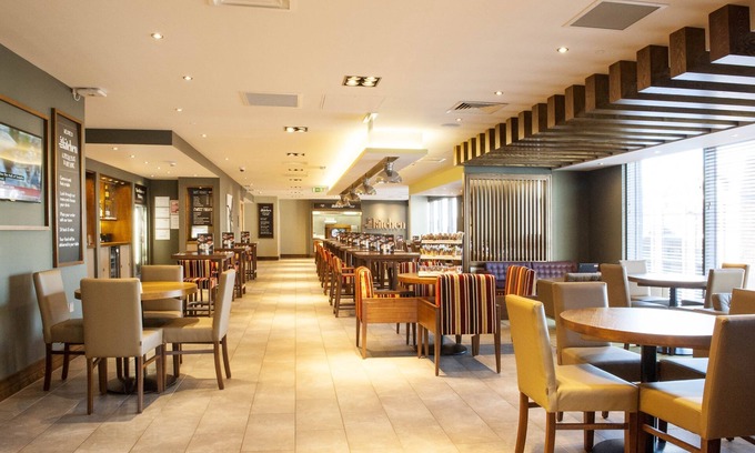 Woking Hotel | Premier Inn Woking Town Centre