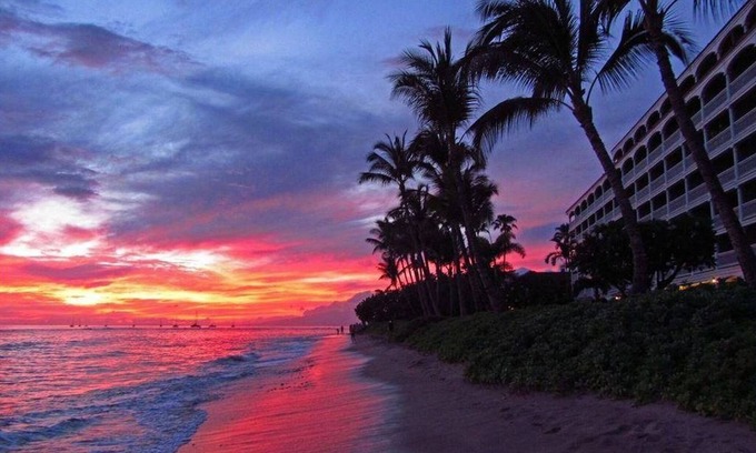 Historic Lahaina Front Street Condo | Premier Oceanfront Room - Low Discount Prices !