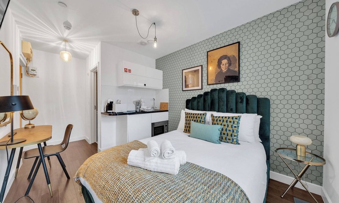 Barbican Apartment | Premier Studio Bliss: Your Perfect Central Stay!