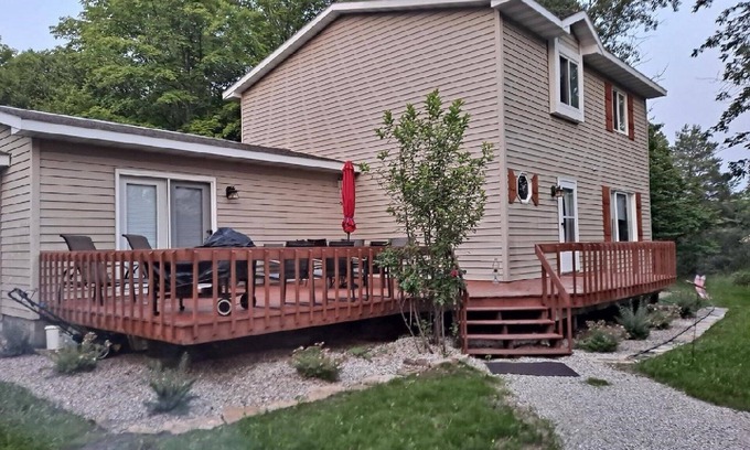 Sister Bay House | Premier Vacation Rental close to everything, pet friendly, WIFI, tasteful decor