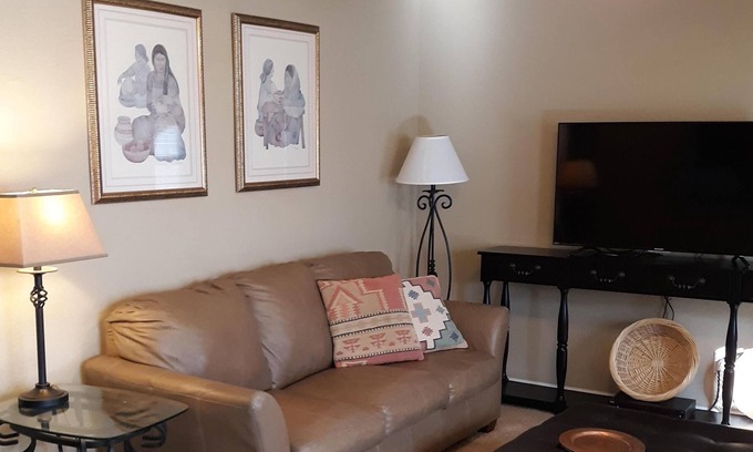 Catalina Foothills Estates Condo | PREMIERE SHOPPING AND DINEING A FIVE MINUTE WALK IN THE CATALINA FOOTHILLS