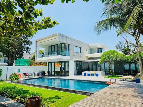 Phuoc Thuan Villa | Premium BEACHFRONT VILLA 5 BEDROOMS 1000M2 SANCTUARY HO TRAM RESORT ll BBQ
