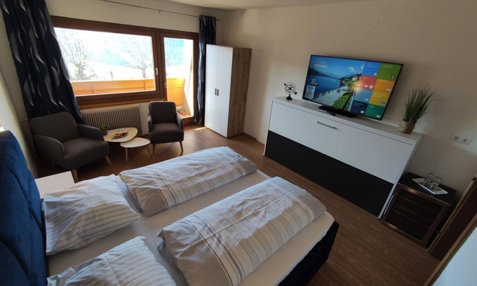 Millstatt Bed & Breakfast | Premium Doppelzimmer mit Balkon und Seeblick - Pension Zum Mühlrad