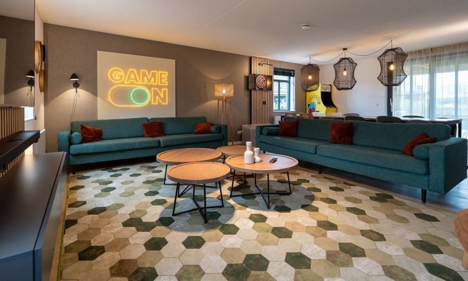 Thorn Villa | Premium Game 12p - Six Bedroom Villa, Sleeps 12