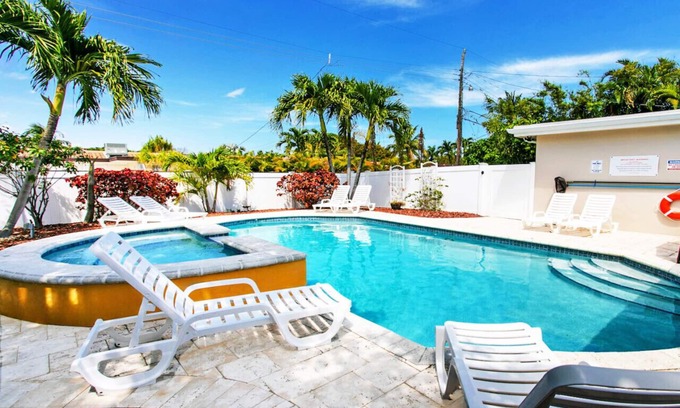 South Lake Villa | Premium Luxury 5BR/4BA Villa near Hollywood Beach