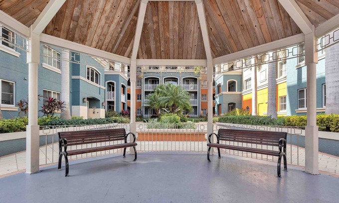 South Miami Apartment | Premium One Bedroom | Upper Level