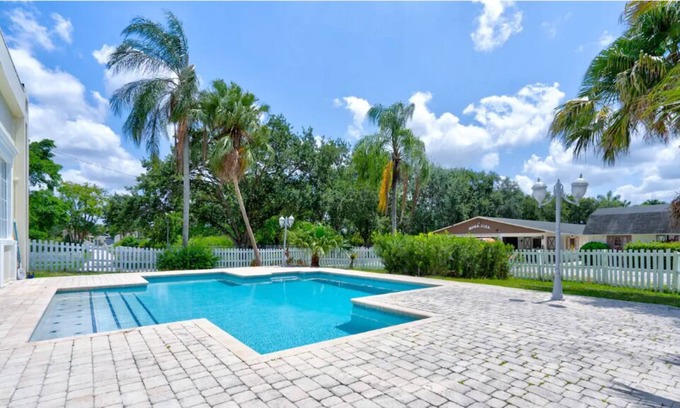Davie House | Premium Ranch House
