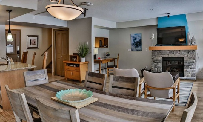Copperstone Resort Apartment | PremiumStayz 2214 Canmore Modern Suite