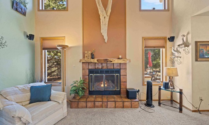 Dewey House | Prescott Golf Oasis Upscale Dog-Friendly Home
