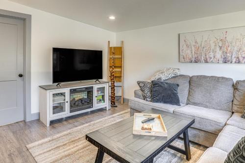 Prescott House | Prescott Retreat with Hot Tub about 3 Mi to Dtwn!