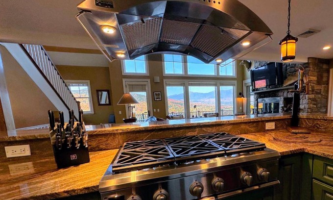 Bethlehem House | Presidential View Ski-in Ski-out Townhome with Amazing Views