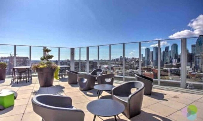 Griffintown Apartment | Prestigious 1 bdr WiFi Parking between Old Montreal and Downtown